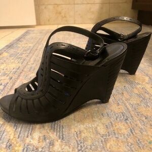 B. Makowsky BF Jillian Black Leather Wedge Sandals, Sz 7.5M, Very Good Condition